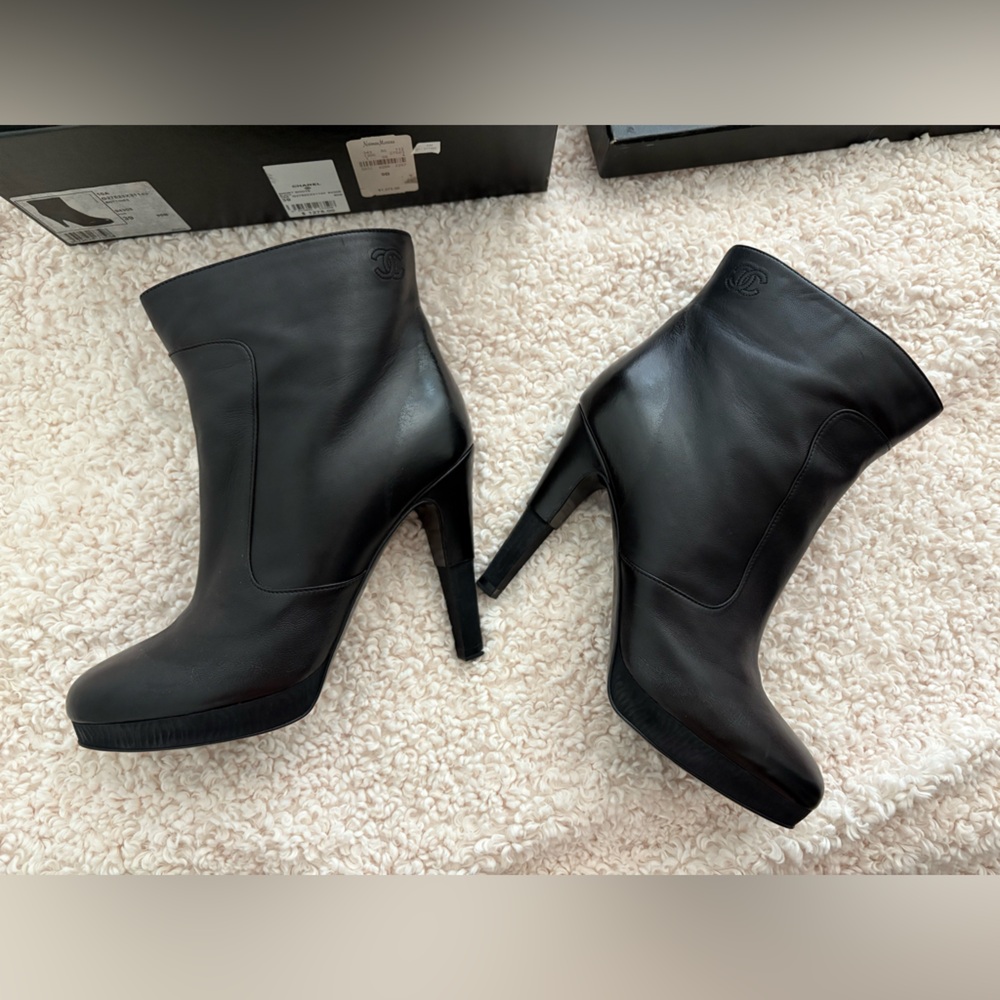 CHANEL Black Leather Heeled Boots Vintage Y2K